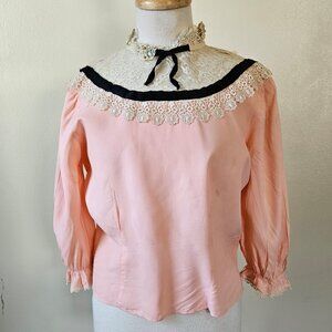 Vintage 1930s Light Pink Lace Collar Black Velvet Ribbon Top Blouse M *FLAWS*